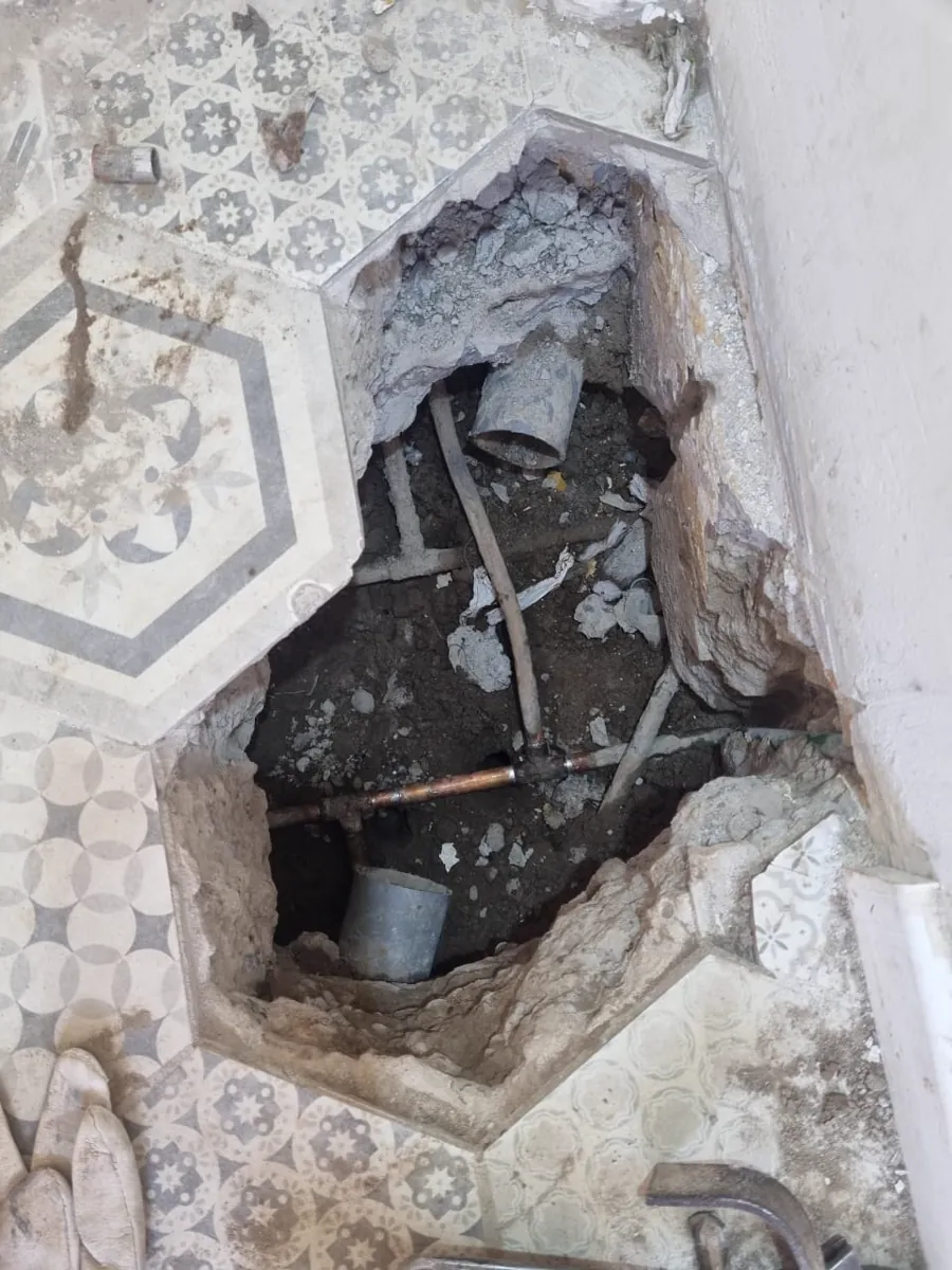 Piso abierto en una sola palmeta, con las cañerías a la vista